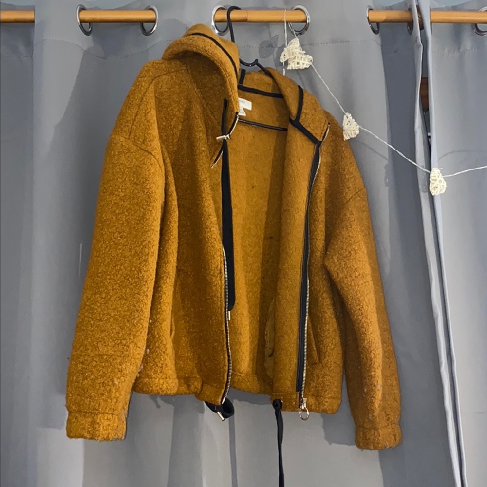 Short mustard yellow jacket